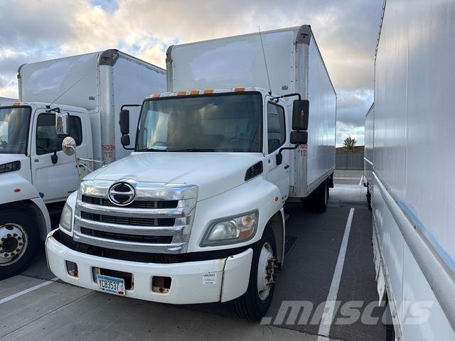 Hino 268 Caminhões de caixa fechada