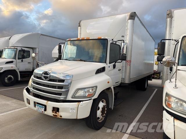 Hino 268 Caminhões de caixa fechada