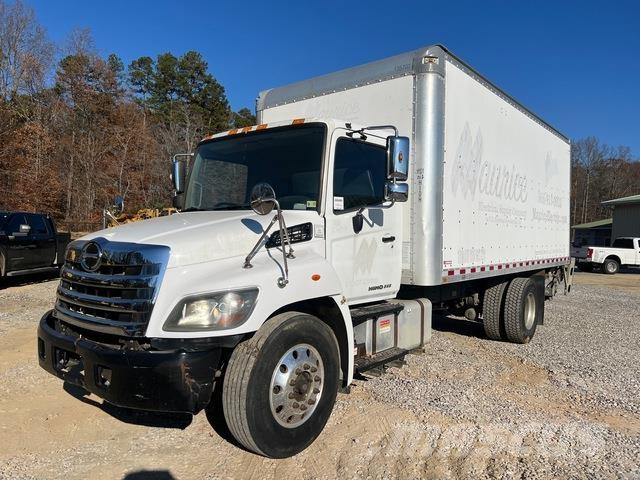 Hino 268 Caminhões de caixa fechada