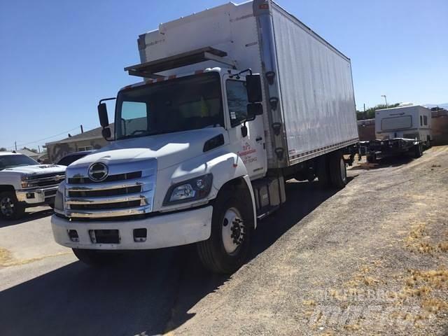 Hino 338 Caminhões de caixa fechada