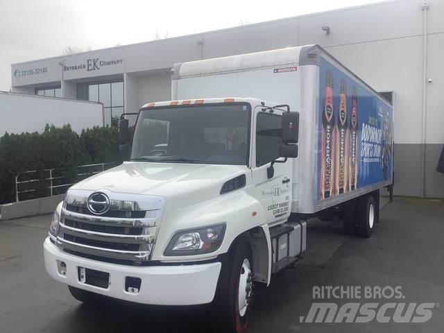 Hino 338 Caminhões de caixa fechada