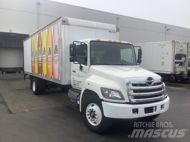 Hino 338 Caminhões de caixa fechada