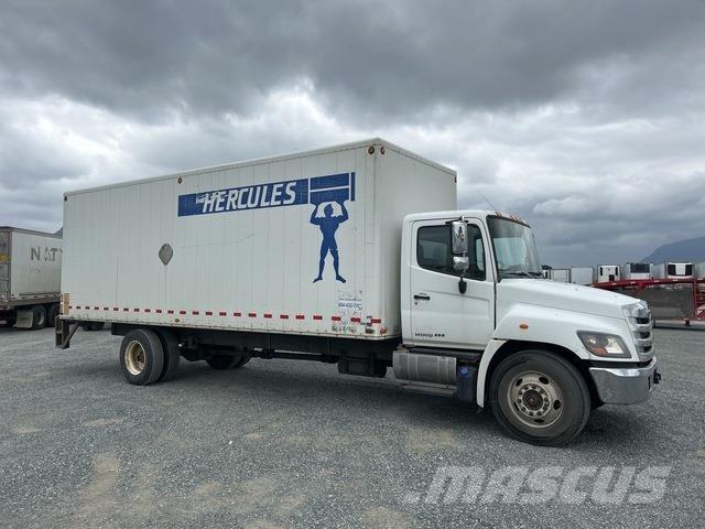 Hino 338 Caminhões de caixa fechada