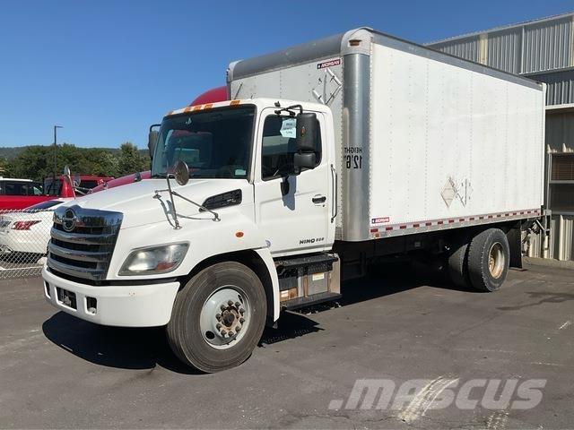 Hino 338 Caminhões de caixa fechada