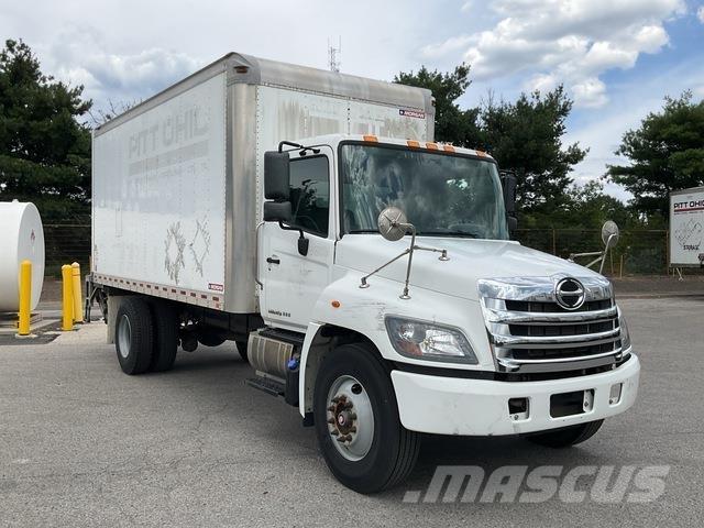 Hino 338 Caminhões de caixa fechada