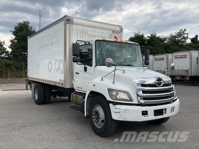 Hino 338 Caminhões de caixa fechada