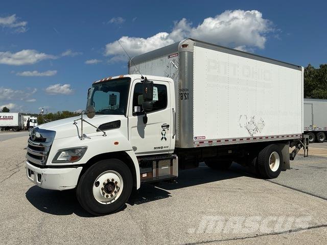 Hino 338 Caminhões de caixa fechada