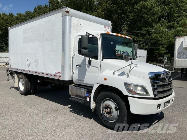 Hino 338 Caminhões de caixa fechada