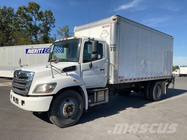 Hino 338 Caminhões de caixa fechada