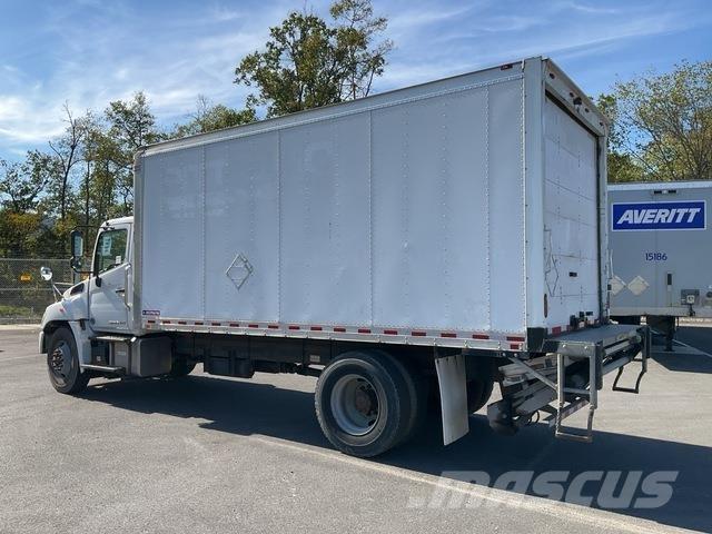 Hino 338 Caminhões de caixa fechada