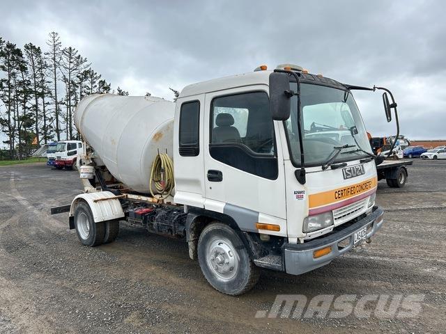 Isuzu Forward Auto-tanques