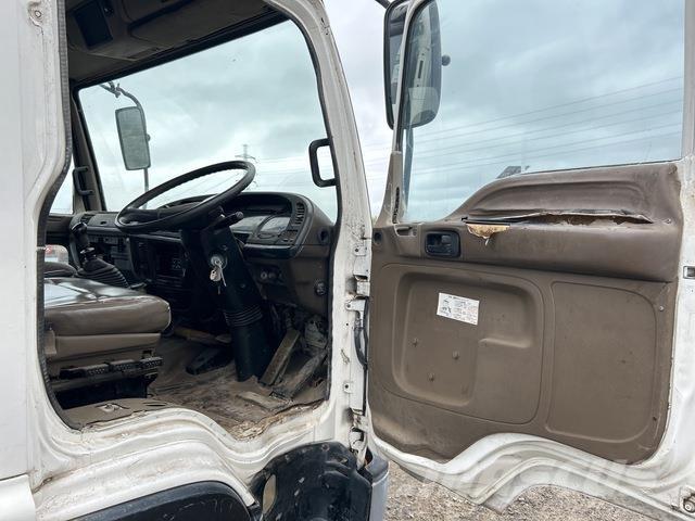 Isuzu Forward Auto-tanques