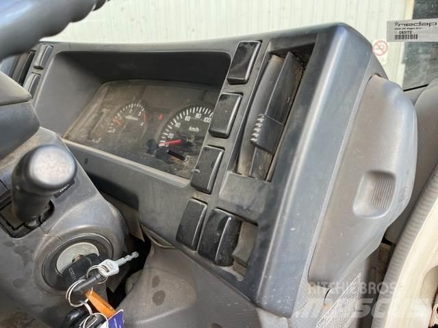 Isuzu NNR 200 Camiões estrado/caixa aberta
