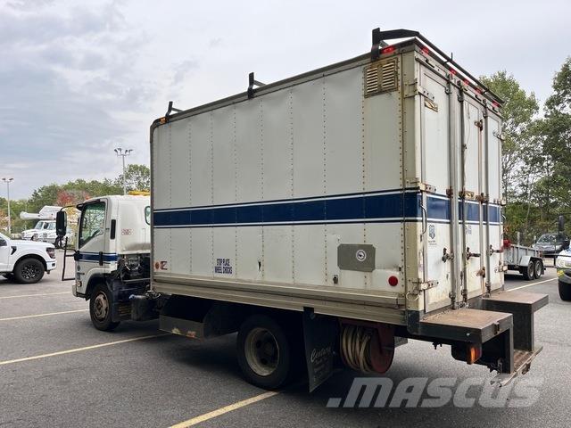 Isuzu NQR Caminhões de caixa fechada