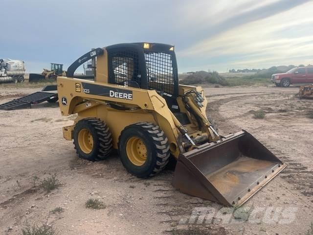 John Deere 325 Minicarregadeiras