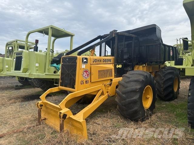 John Deere 640 Rechegadores
