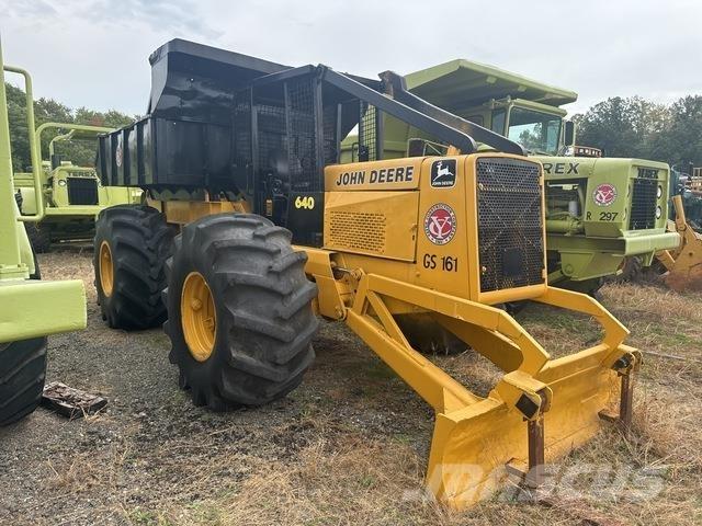 John Deere 640 Rechegadores