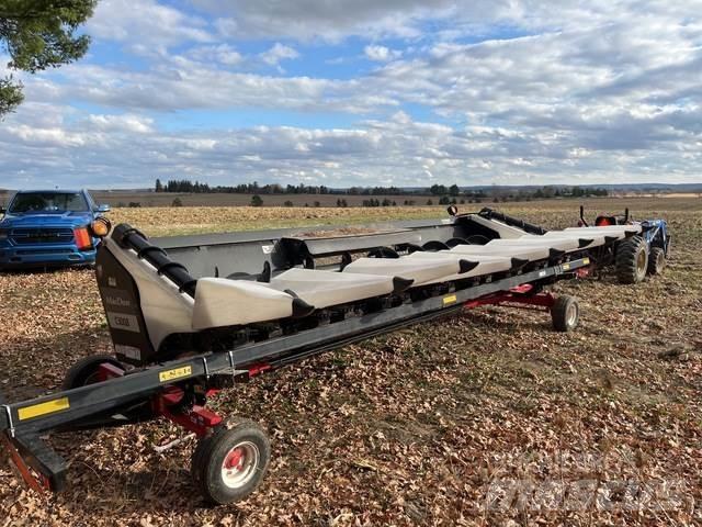 MacDon C3008 Ceifeiras debulhadoras compactas