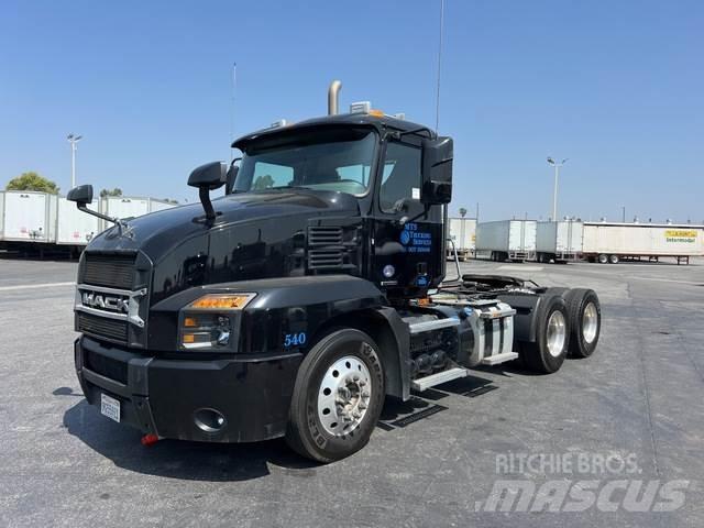 Mack AN64T Cavalos Mecânicos