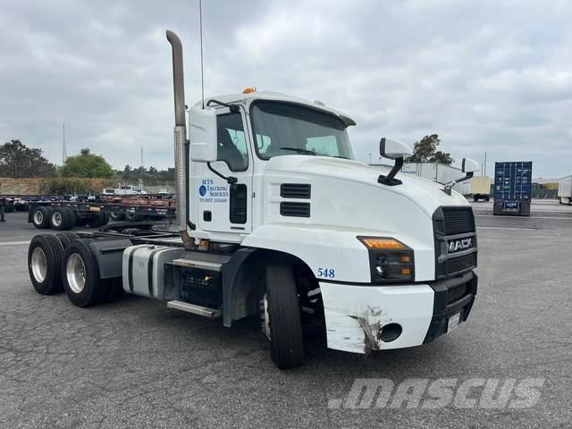 Mack AN64T Cavalos Mecânicos