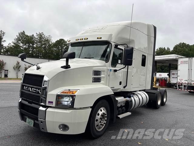 Mack AN64T Cavalos Mecânicos
