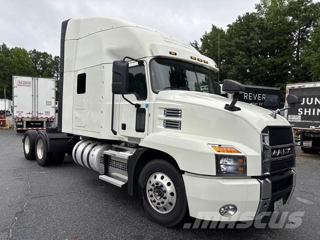 Mack AN64T Cavalos Mecânicos