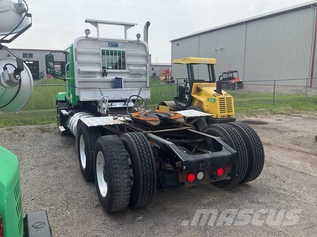 Mack AN64T Cavalos Mecânicos