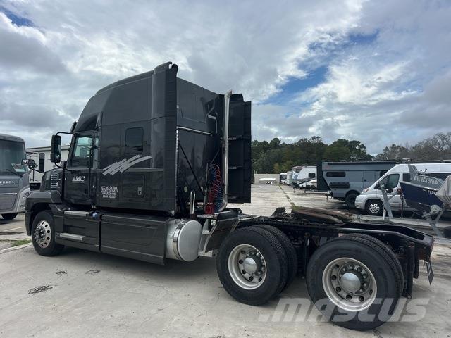 Mack AN64T Cavalos Mecânicos