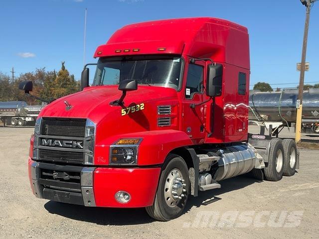 Mack AN64T Cavalos Mecânicos