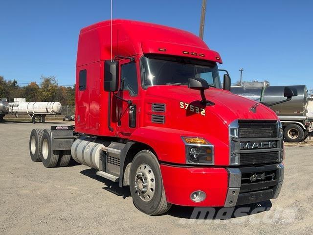 Mack AN64T Cavalos Mecânicos