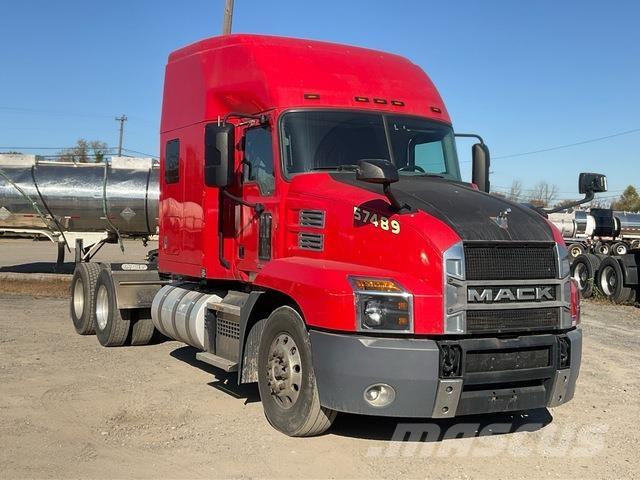 Mack AN64T Cavalos Mecânicos