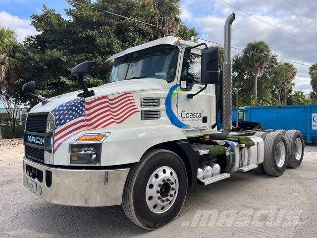 Mack AN64T Cavalos Mecânicos