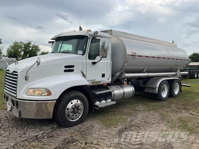 Mack CH613 Camiões-cisterna
