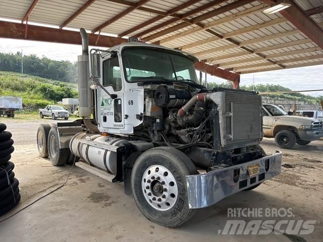 Mack CH613 Cavalos Mecânicos