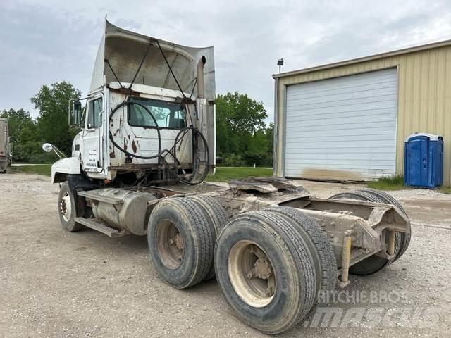 Mack CH613 Cavalos Mecânicos