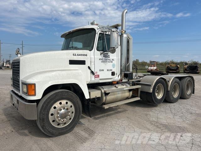 Mack CH613 Cavalos Mecânicos