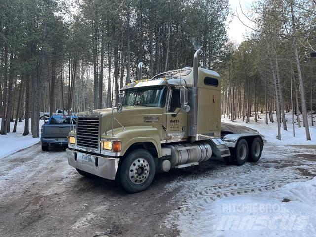 Mack CHN613 Cavalos Mecânicos