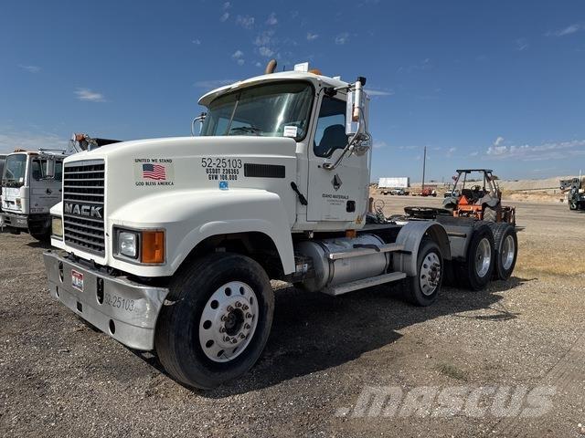 Mack CHN613 Cavalos Mecânicos