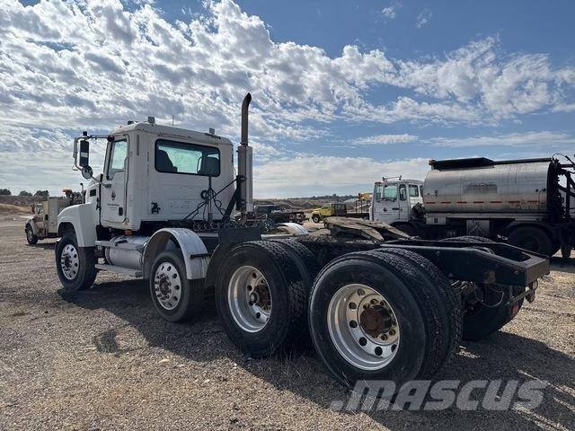 Mack CHN613 Cavalos Mecânicos
