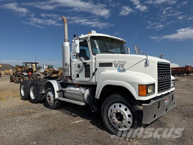 Mack CHN613 Cavalos Mecânicos
