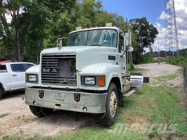 Mack CHN613 Cabines e interior
