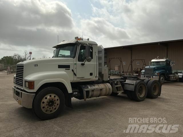 Mack CHU613 Cavalos Mecânicos