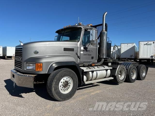Mack CL713 Cavalos Mecânicos