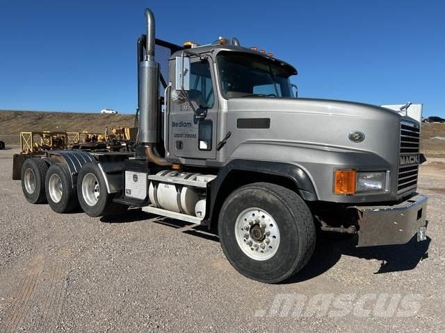 Mack CL713 Cavalos Mecânicos
