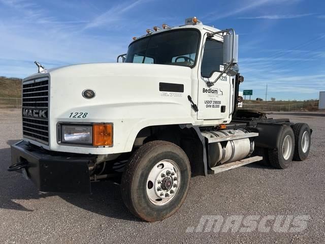 Mack CL733 Cavalos Mecânicos