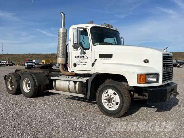 Mack CL733 Cavalos Mecânicos