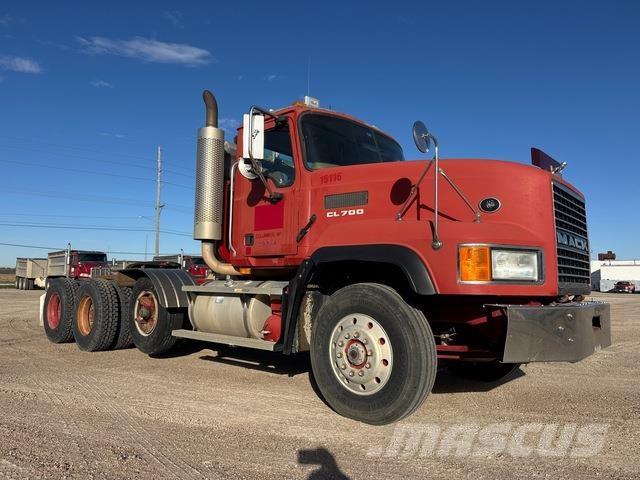 Mack CL733 Cavalos Mecânicos