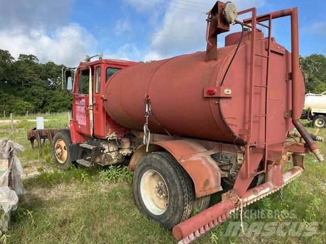 Mack CM422 Auto-tanques