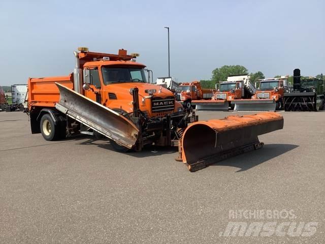 Mack CV700 Lâminas de neve e arados
