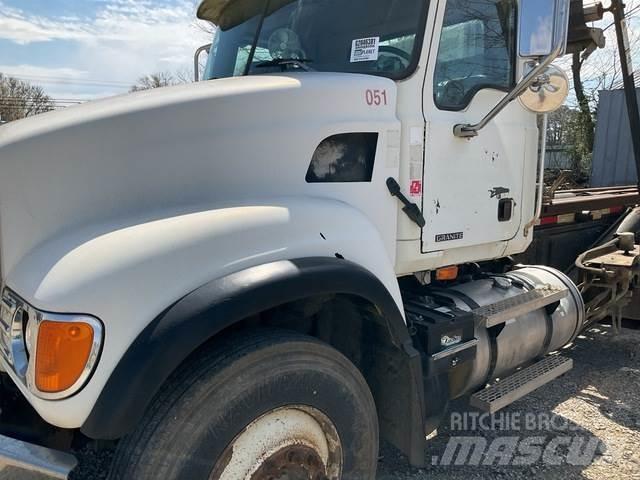 Mack CV713 Camiões multibenne